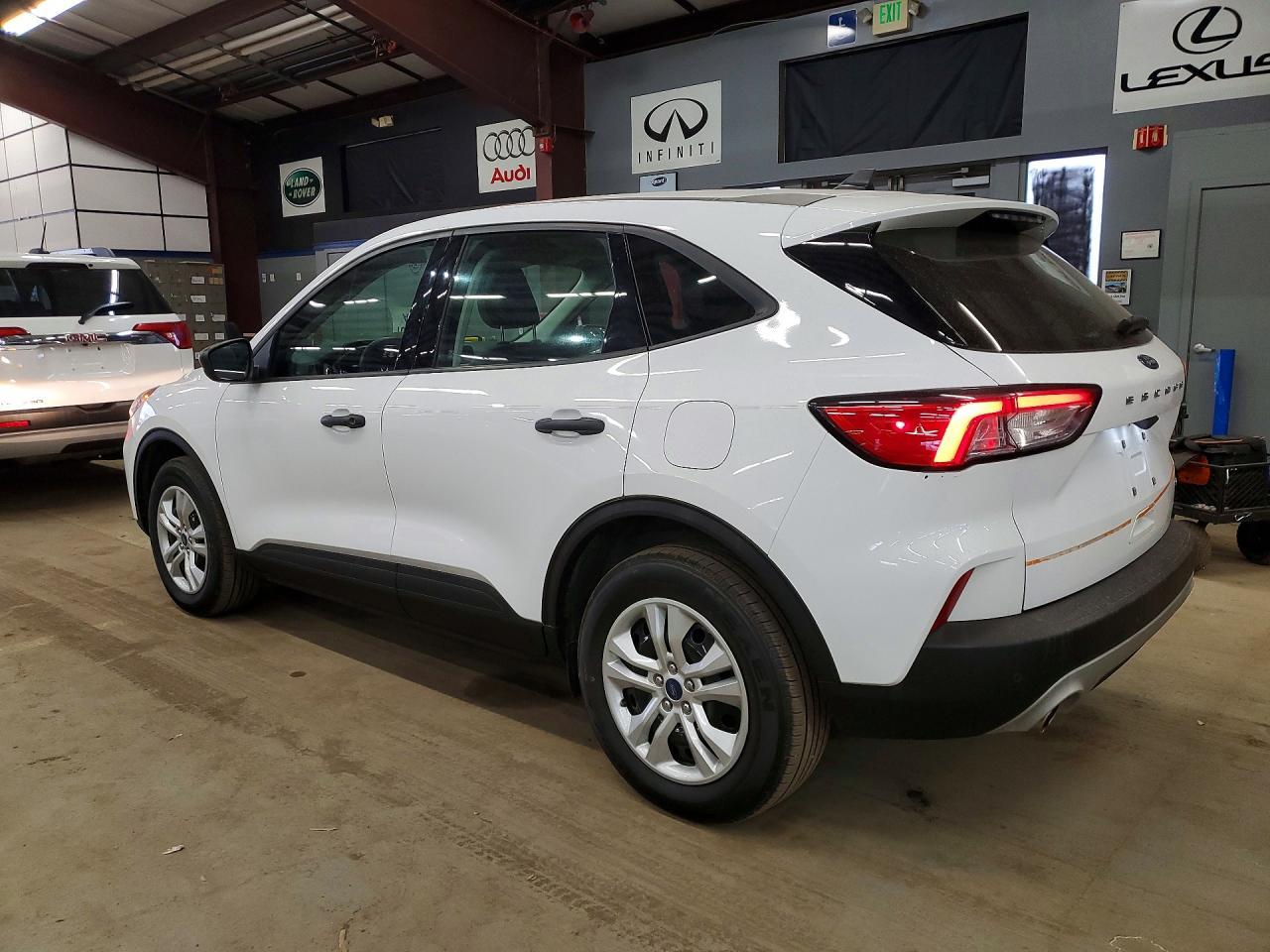 2021 Ford Escape S - zdjęcie 2