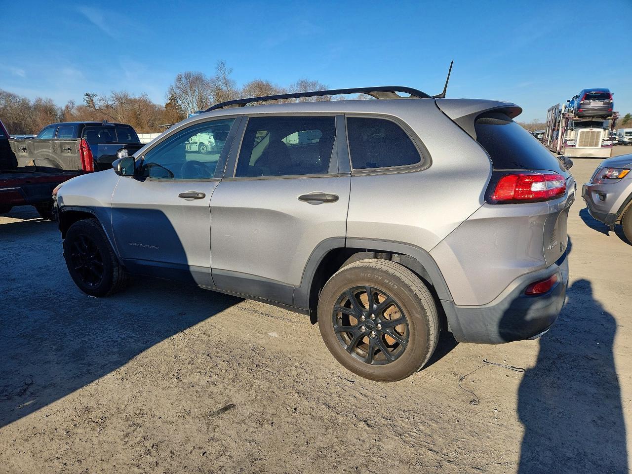 2016 Jeep Cherokee Sport - zdjęcie 2