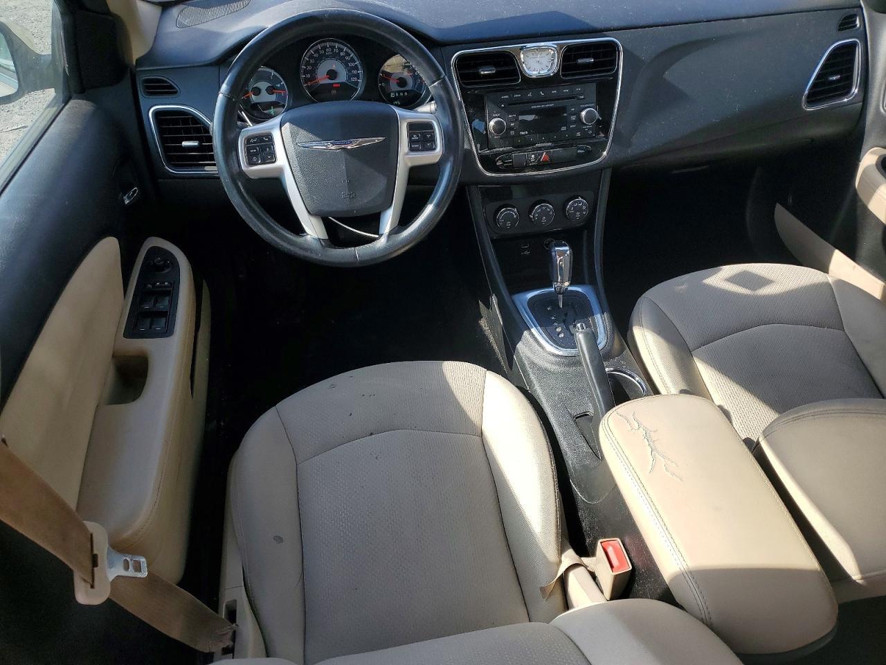 2013 Chrysler 200 Touring - zdjęcie 8