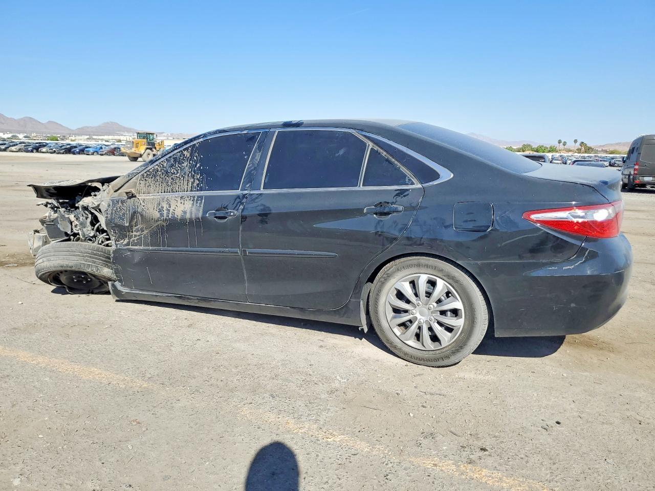 2015 Toyota Camry Le - zdjęcie 2