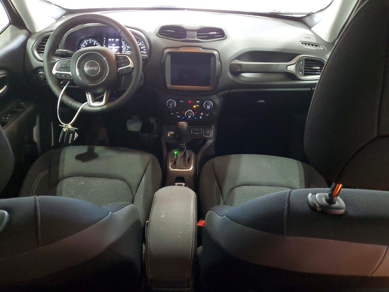 2023 Jeep Renegade Latitude - zdjęcie 8