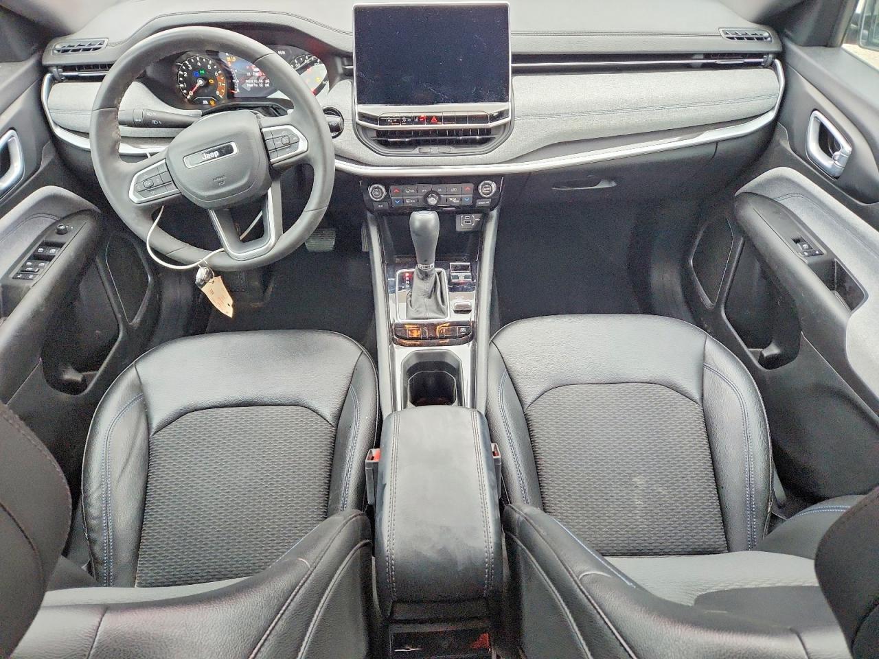 2023 Jeep Compass Latitude - zdjęcie 8