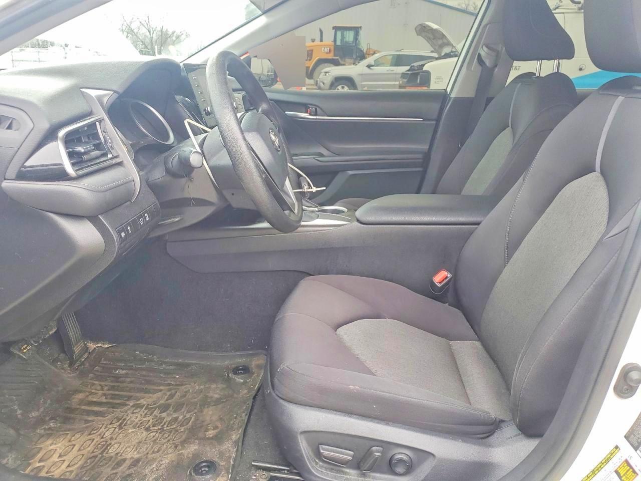 2021 Toyota Camry Le - zdjęcie 7