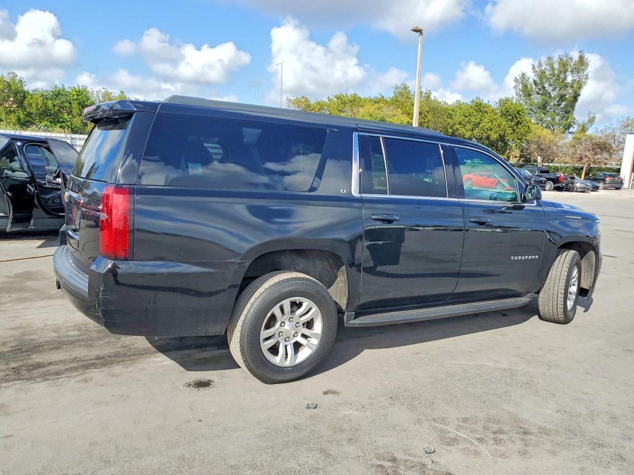 2019 Chevrolet Suburban K1500 Lt - zdjęcie 3