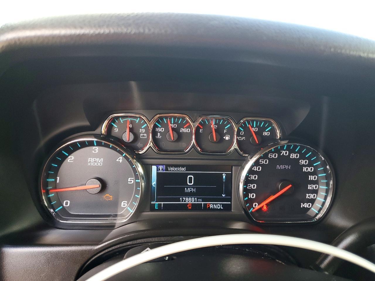 2019 Chevrolet Suburban K1500 Lt - zdjęcie 9