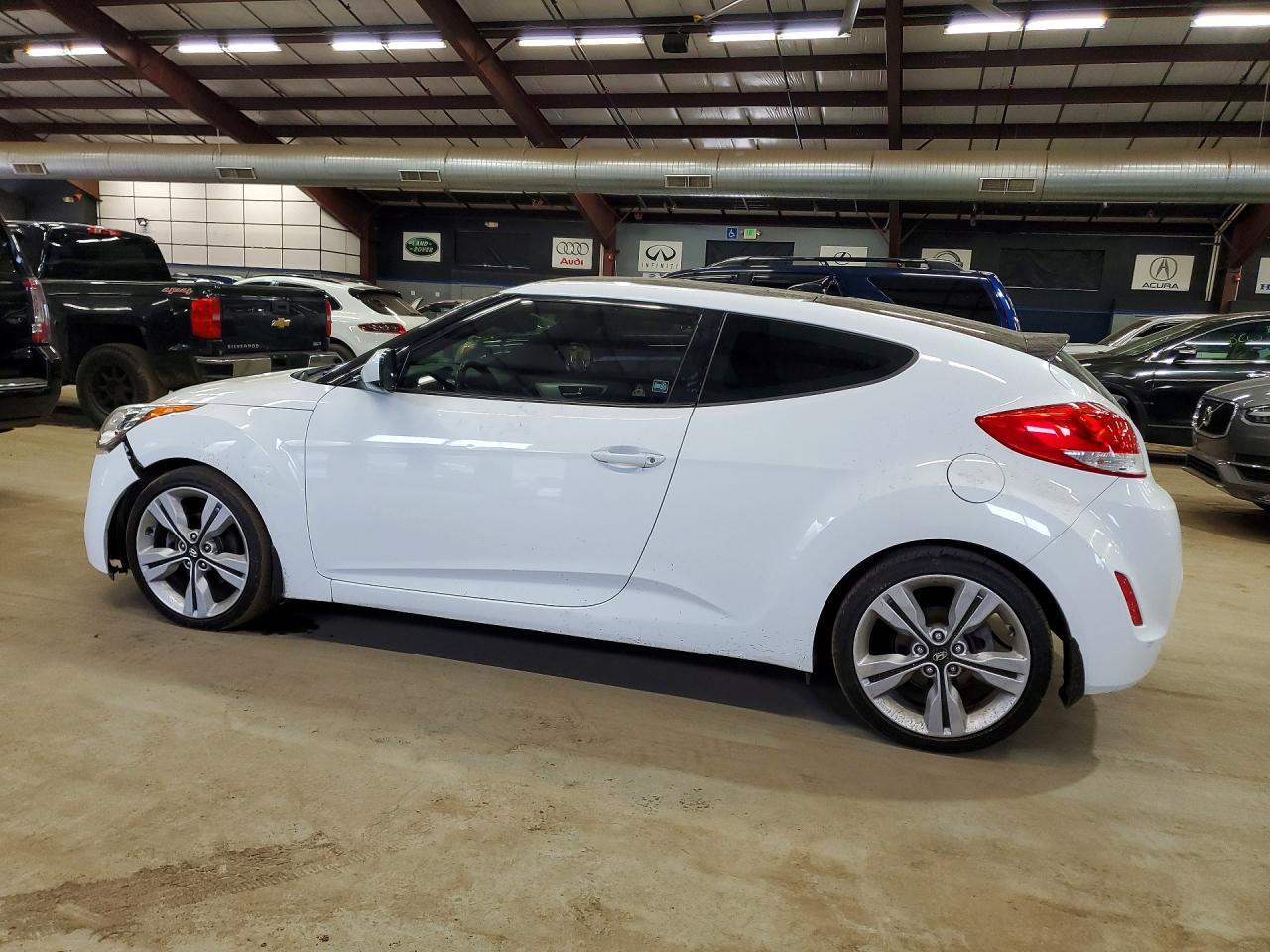 2016 Hyundai Veloster Base - zdjęcie 2