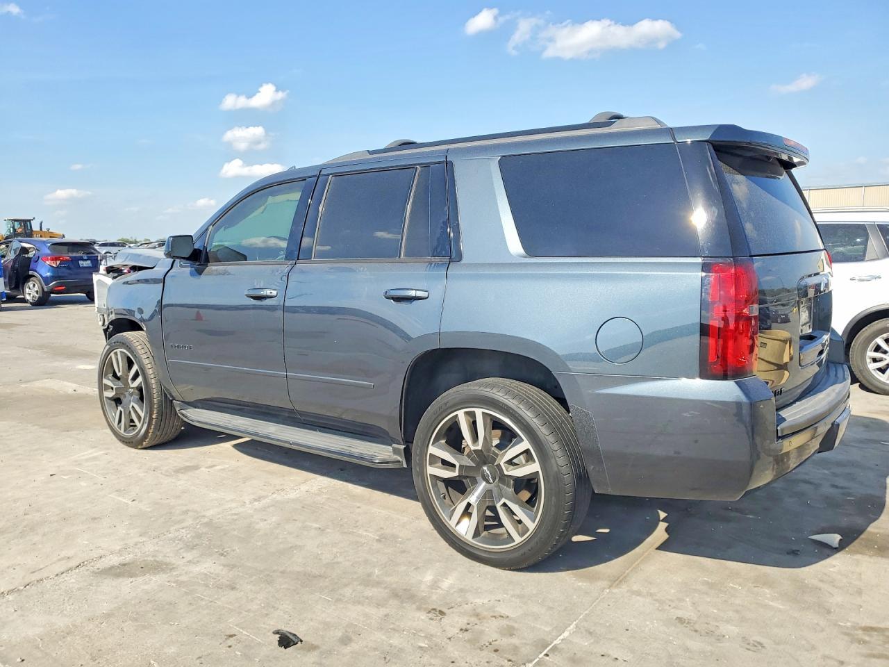2019 Chevrolet Tahoe C1500 Premier - zdjęcie 2