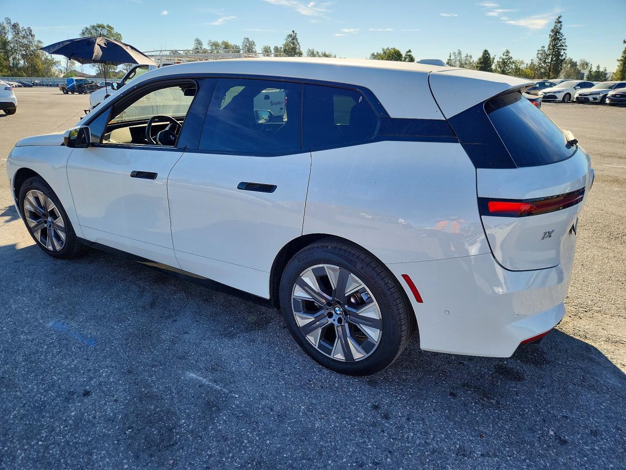 2026 BMW Ix xDrive45 - zdjęcie 2