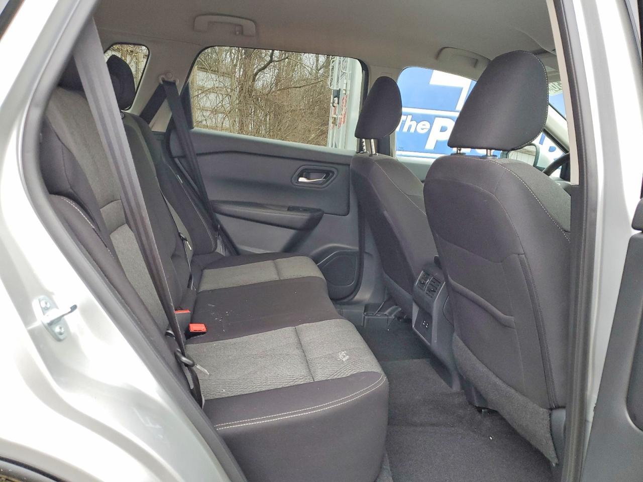 2025 Nissan Rogue Sv - zdjęcie 10