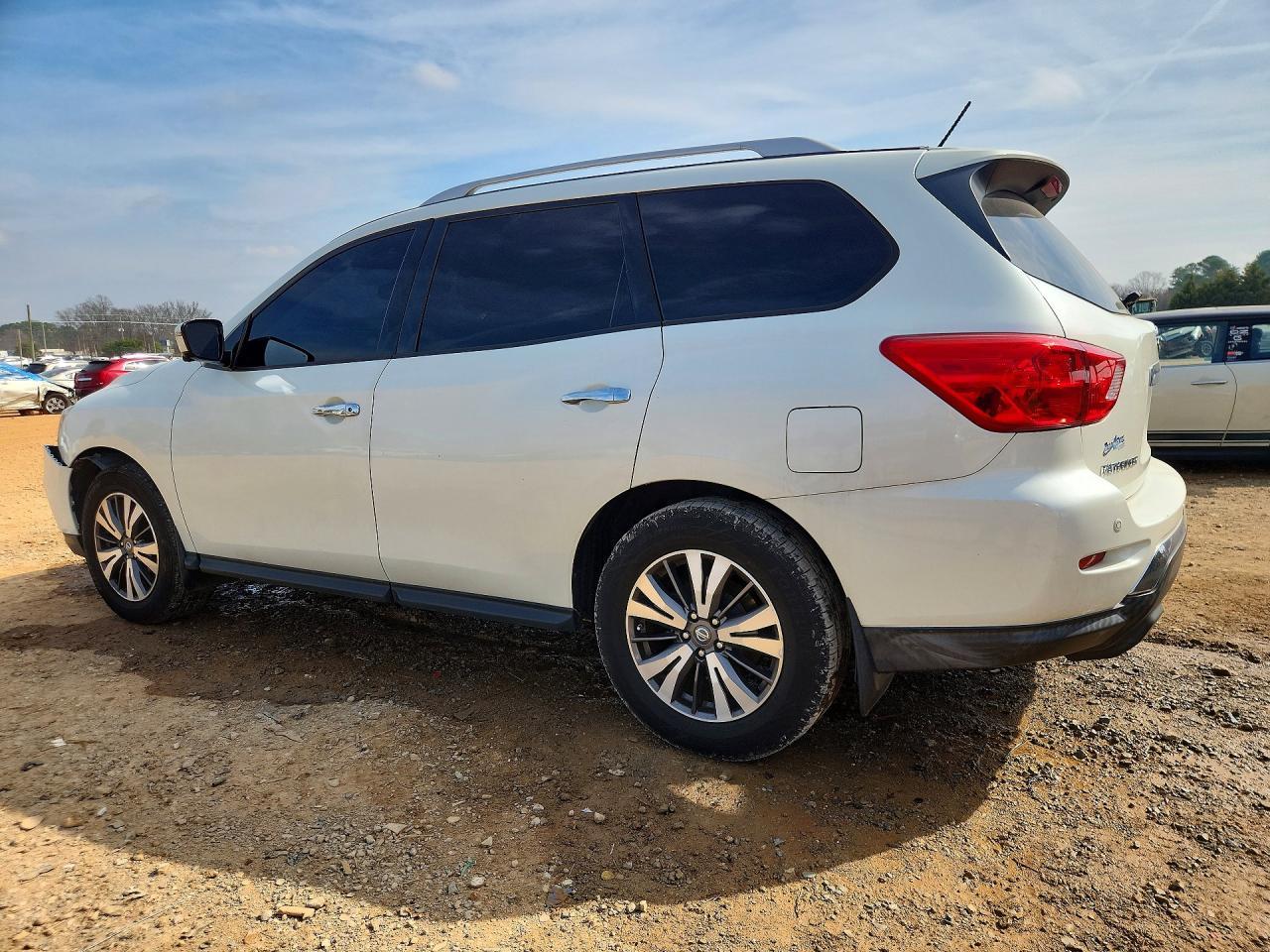 2017 Nissan Pathfinder Sl - zdjęcie 2