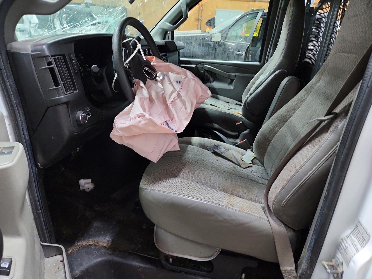 2017 GMC Savana G2500 - zdjęcie 7