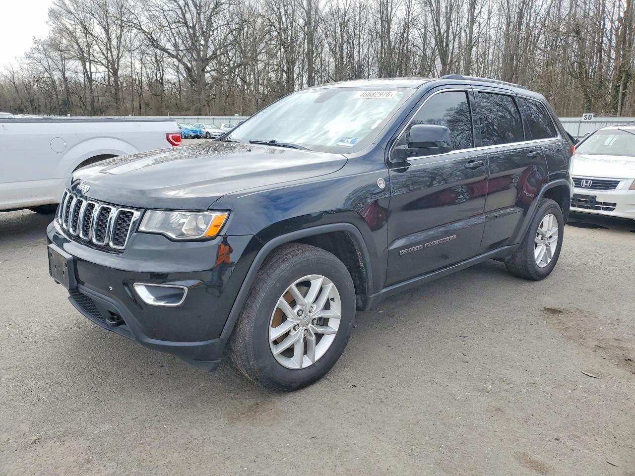 2017 Jeep Grand Cherokee Laredo - zdjęcie główne