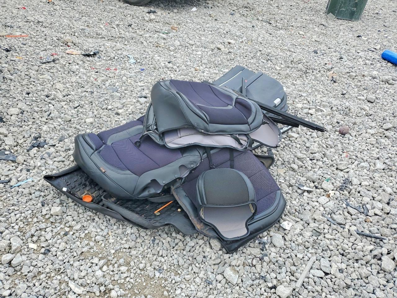 2019 Toyota Camry Le - zdjęcie 12