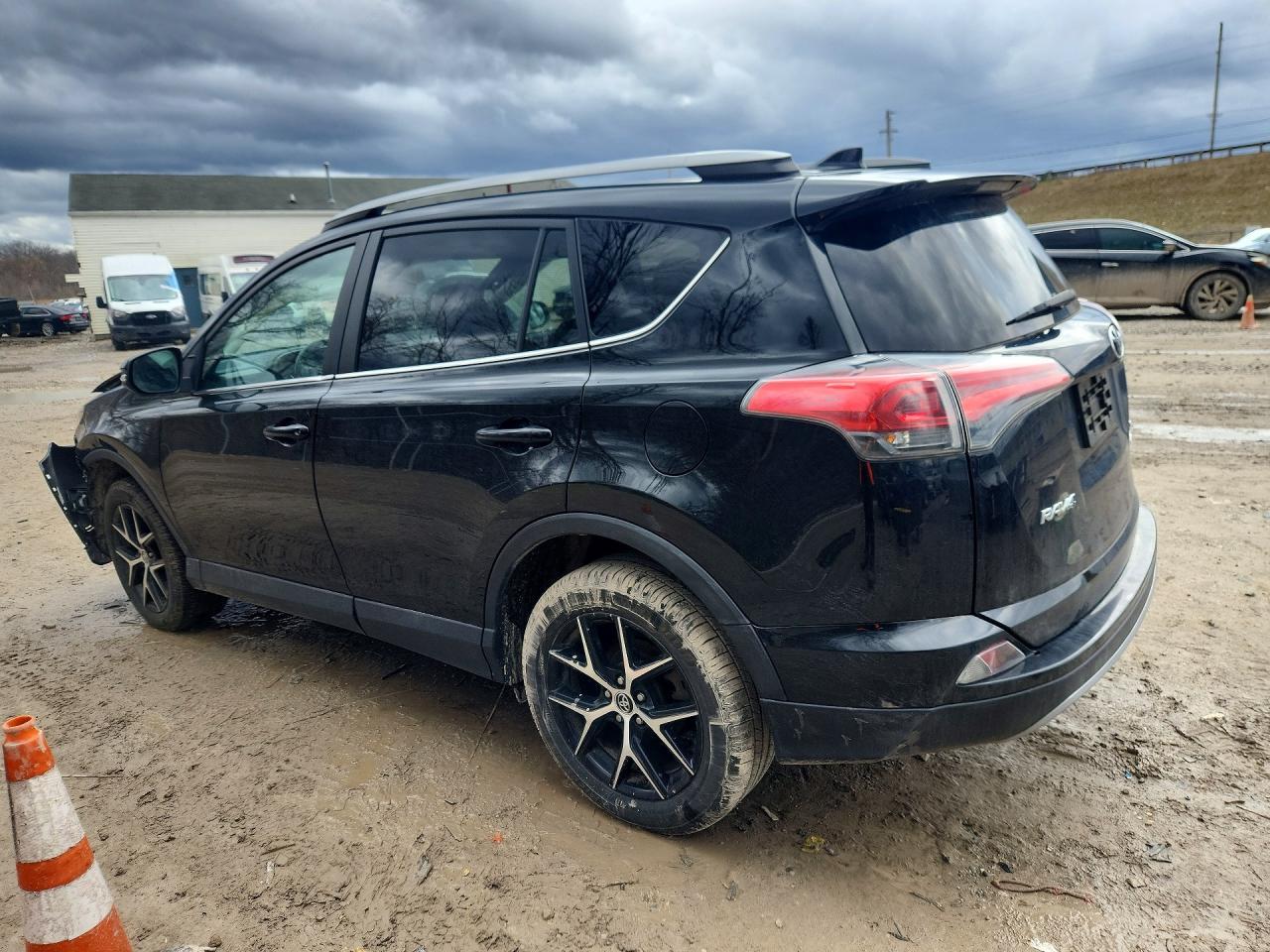 2017 Toyota Rav4 Se - zdjęcie 2