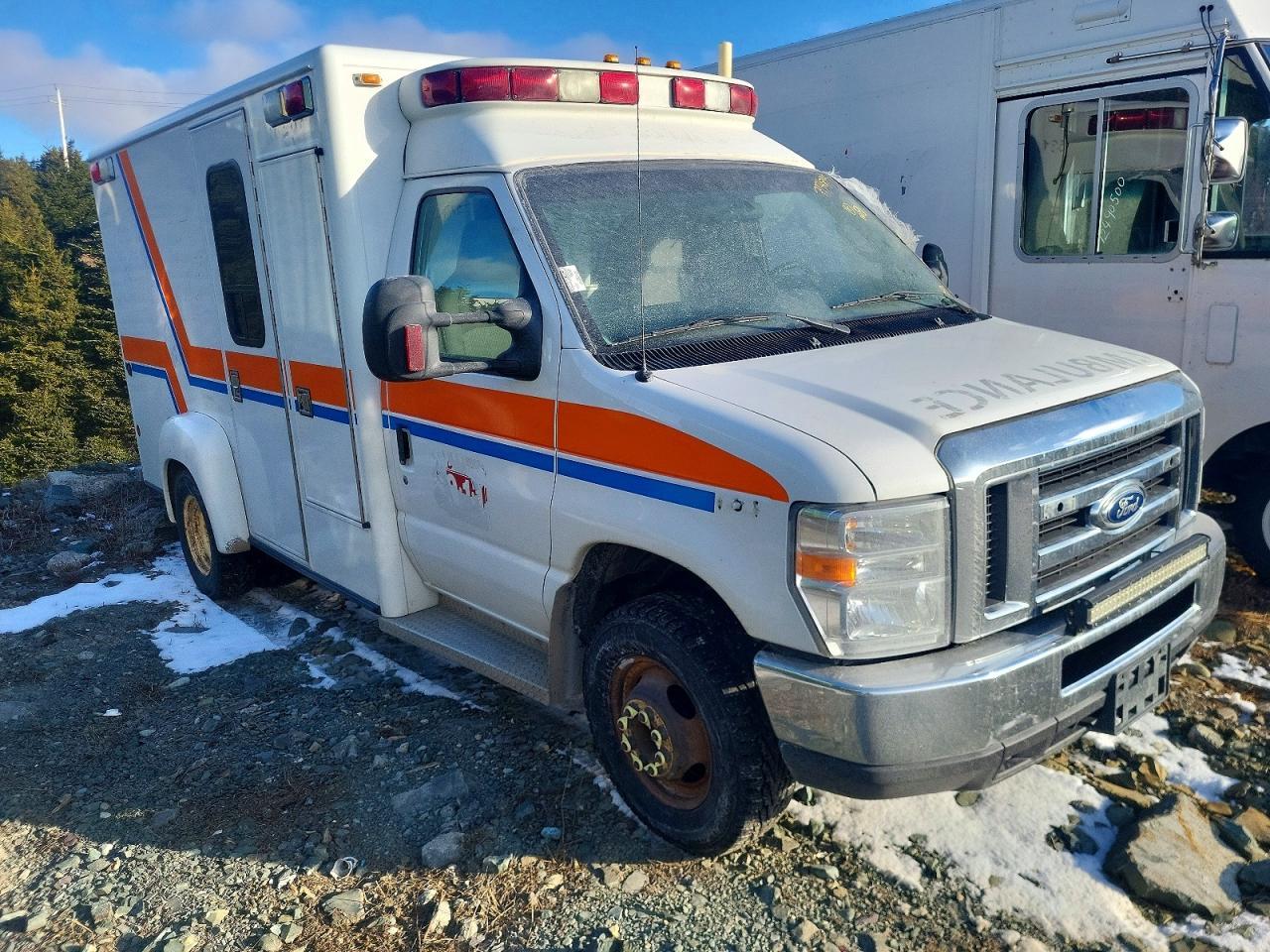 2016 Ford E-350 Ambulance - zdjęcie 4