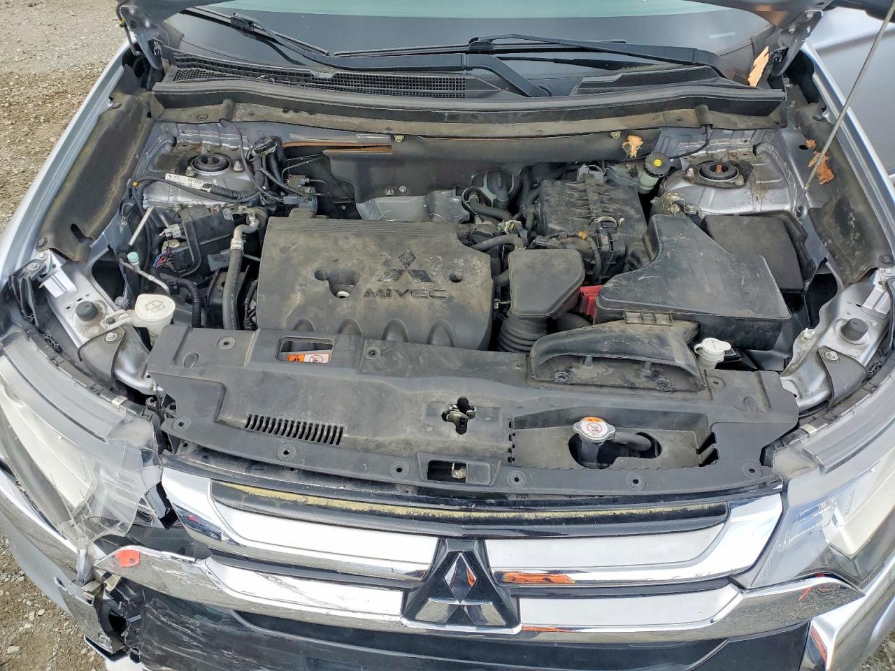 2016 Mitsubishi Outlander Es - zdjęcie 12