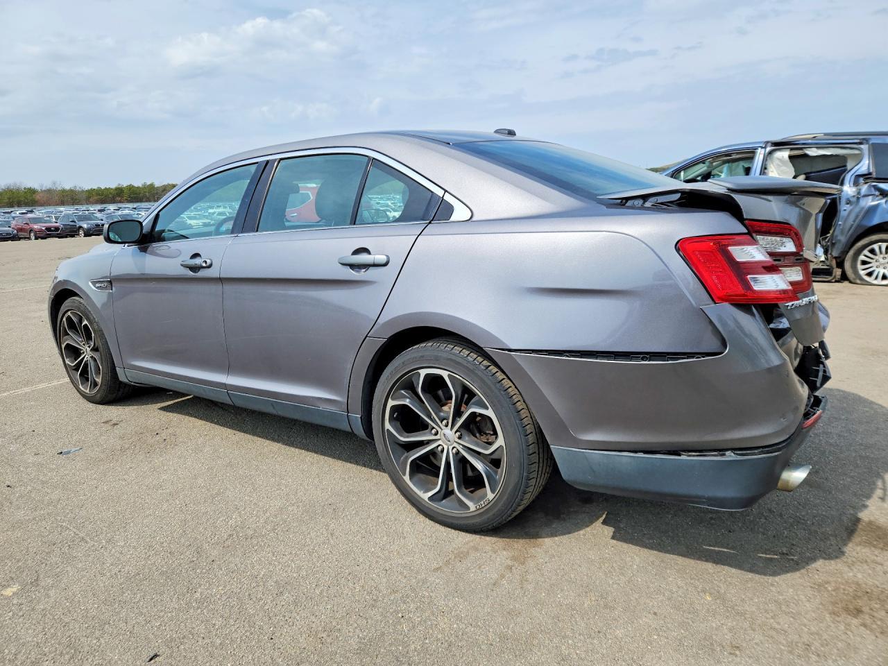 2014 Ford Taurus Sho - zdjęcie 2