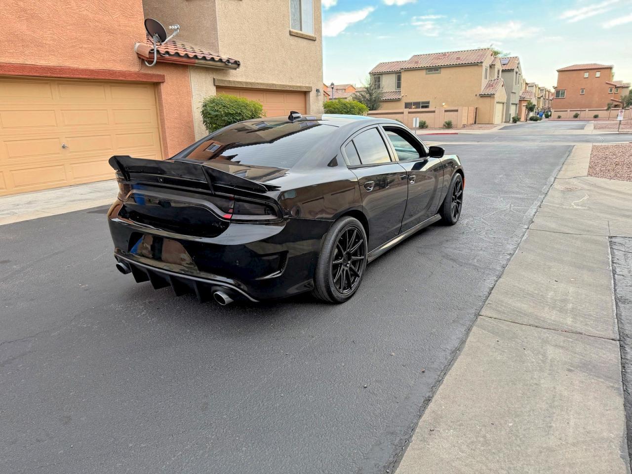 2019 Dodge Charger R - zdjęcie 4