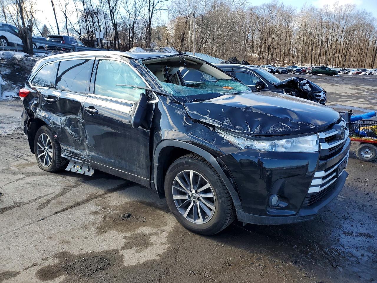 2017 Toyota Highlander Xle - zdjęcie 4
