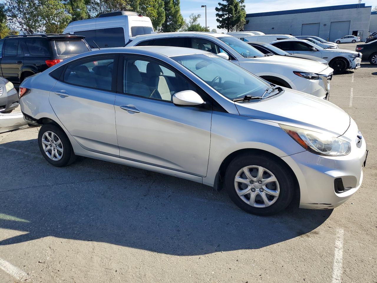 2013 Hyundai Accent Gls - zdjęcie 4