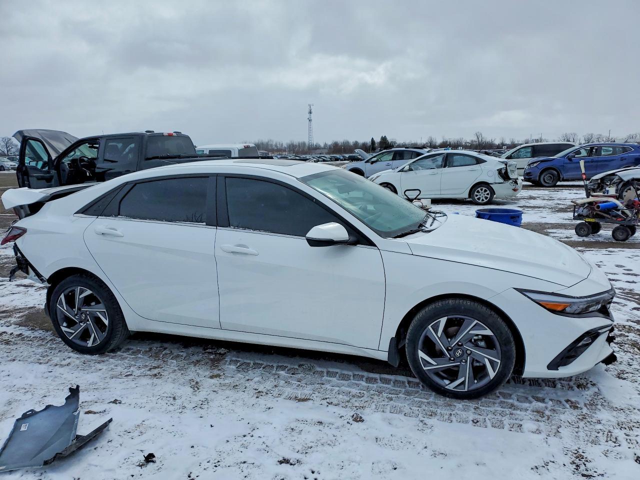 2025 Hyundai Elantra Hybrid Limited - zdjęcie 4