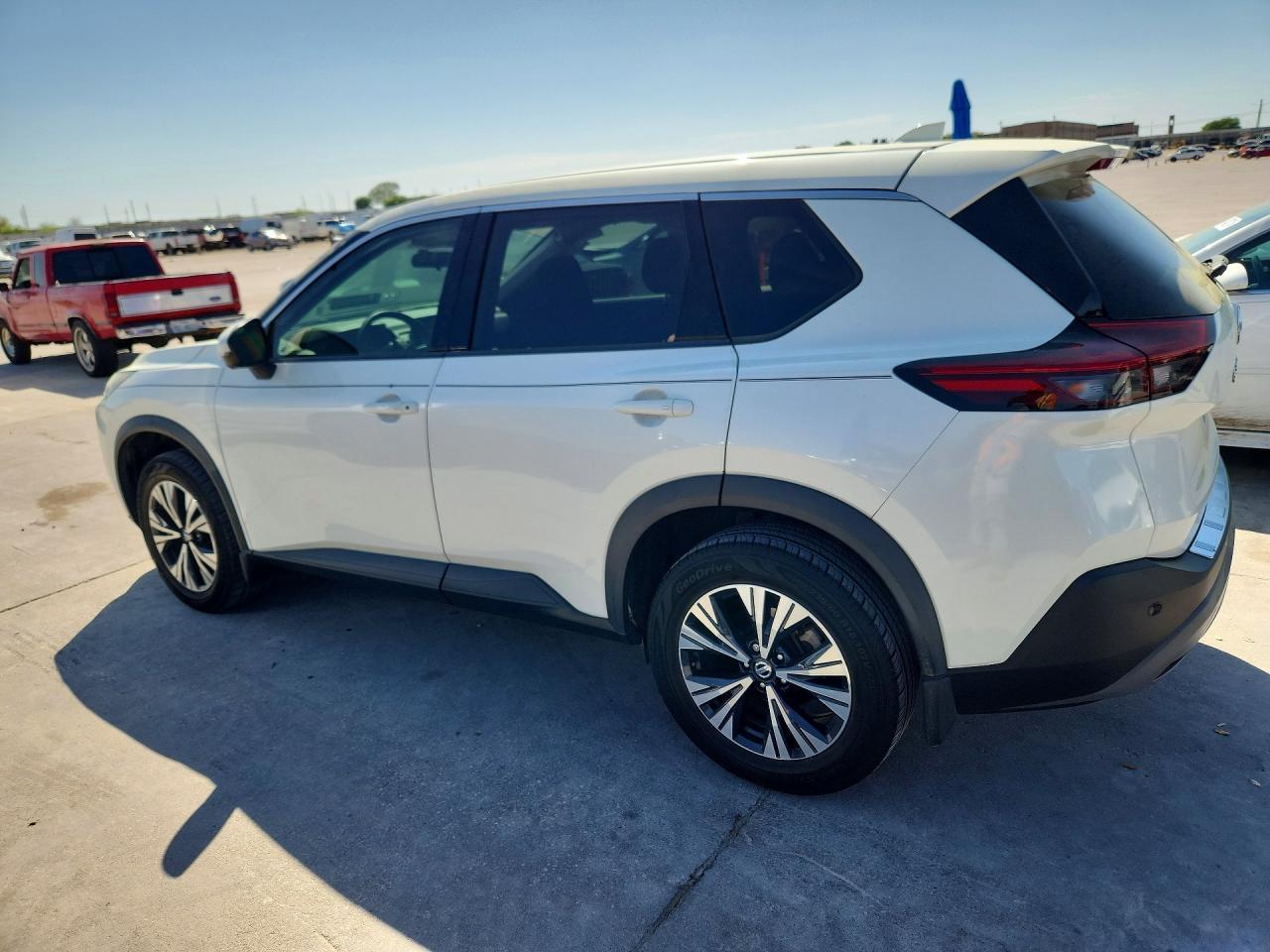 2021 Nissan Rogue Sv - zdjęcie 2