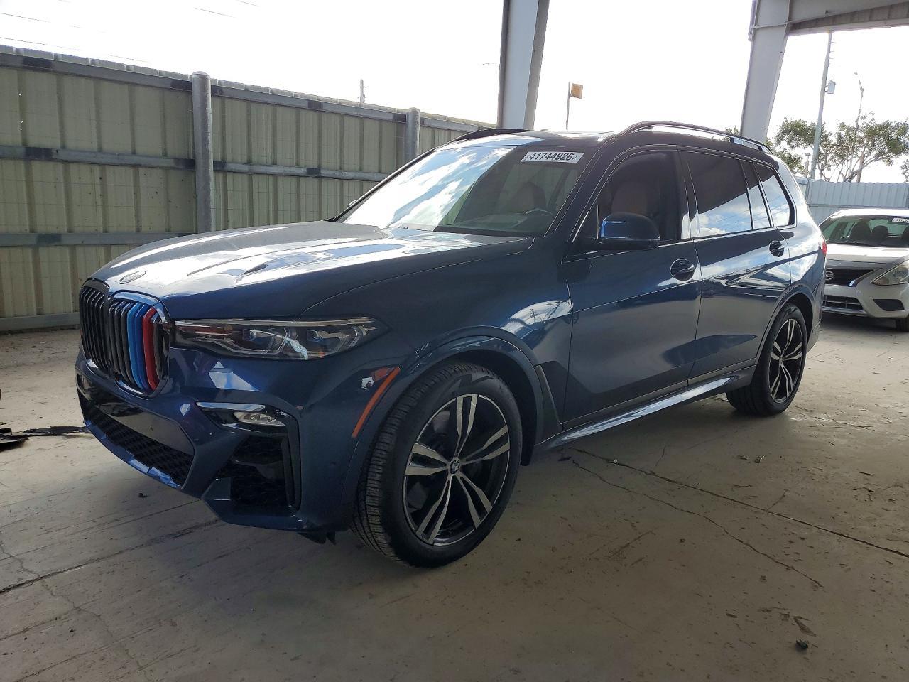 2022 BMW X7 M50I - zdjęcie główne