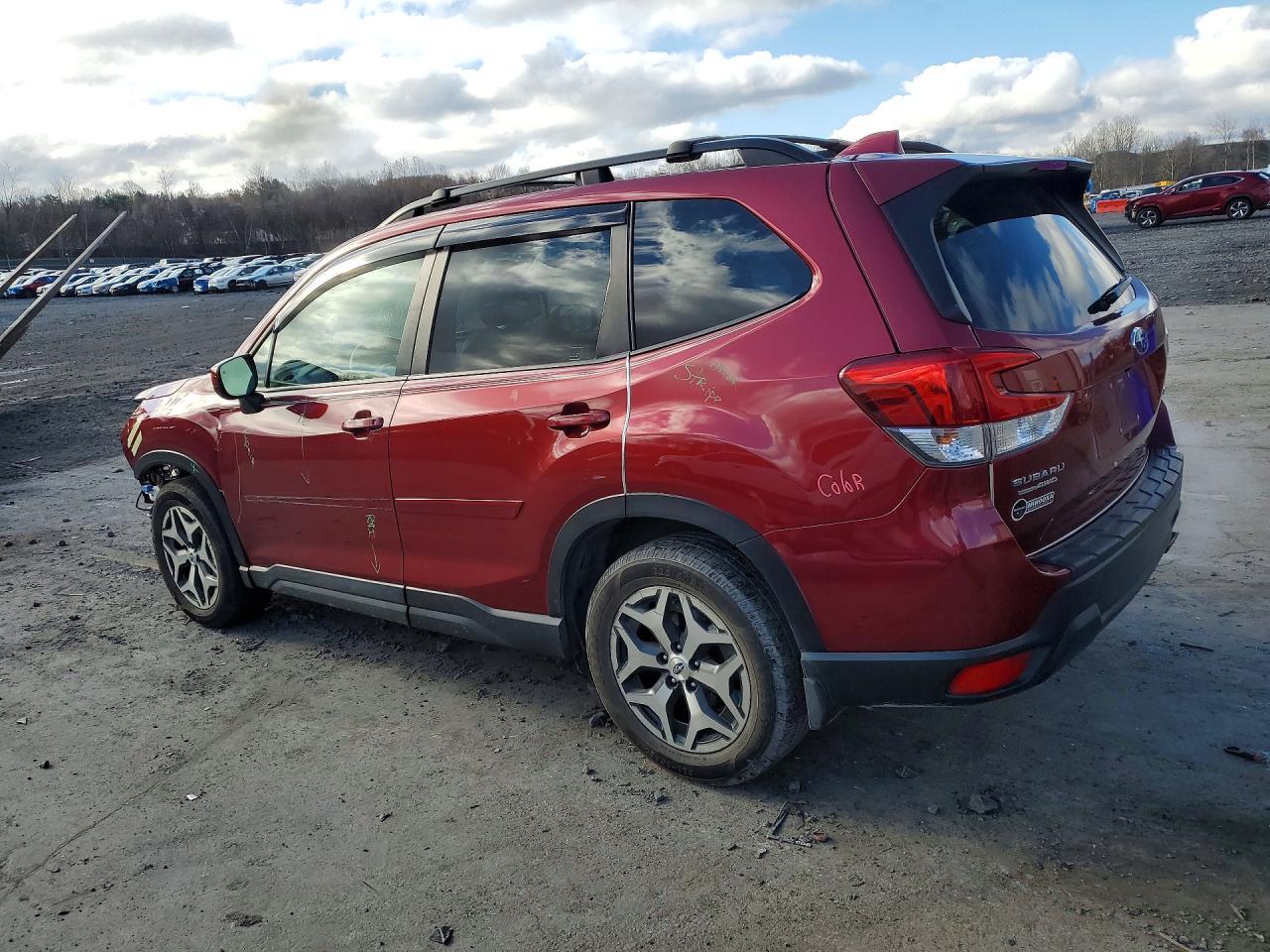 2021 Subaru Forester Premium - zdjęcie 2
