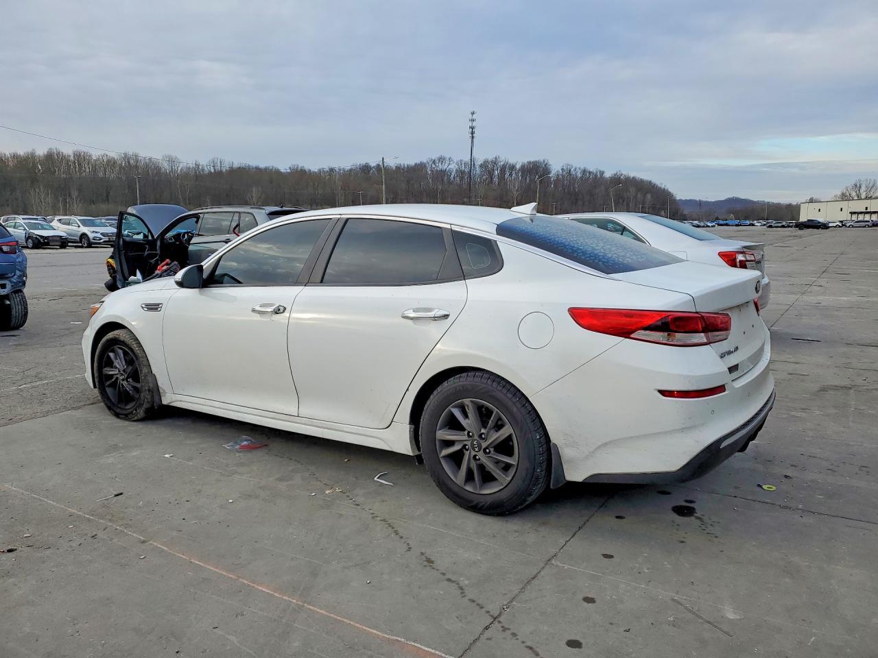 2020 Kia Optima Lx - zdjęcie 2