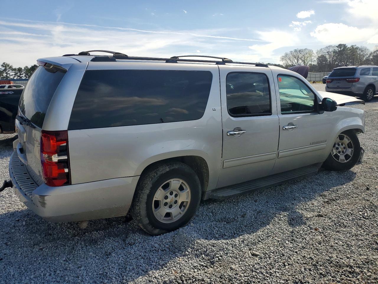 2014 Chevrolet Suburban C1500 Lt - zdjęcie 3
