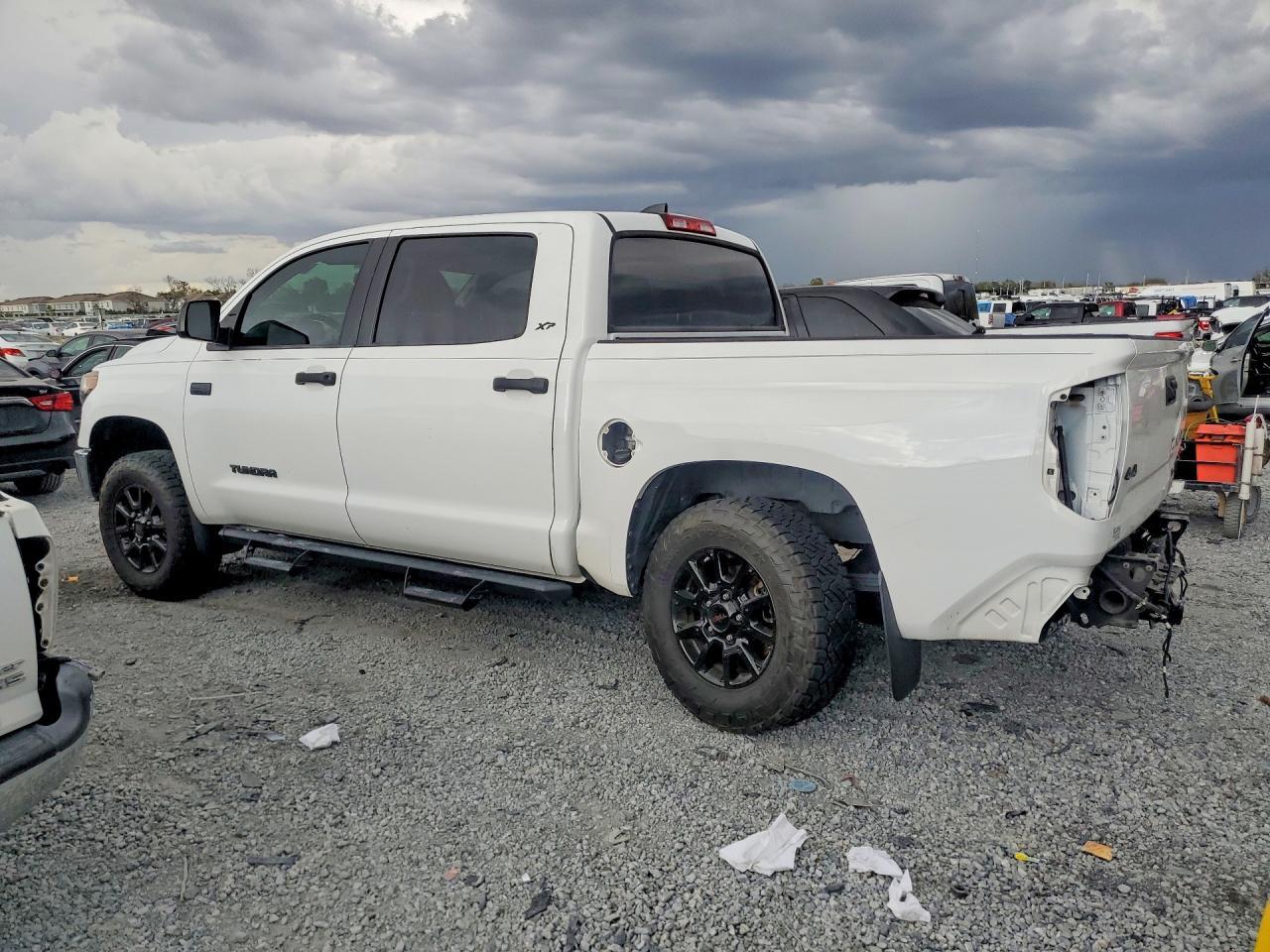 2020 Toyota Tundra Sr5 - zdjęcie 2