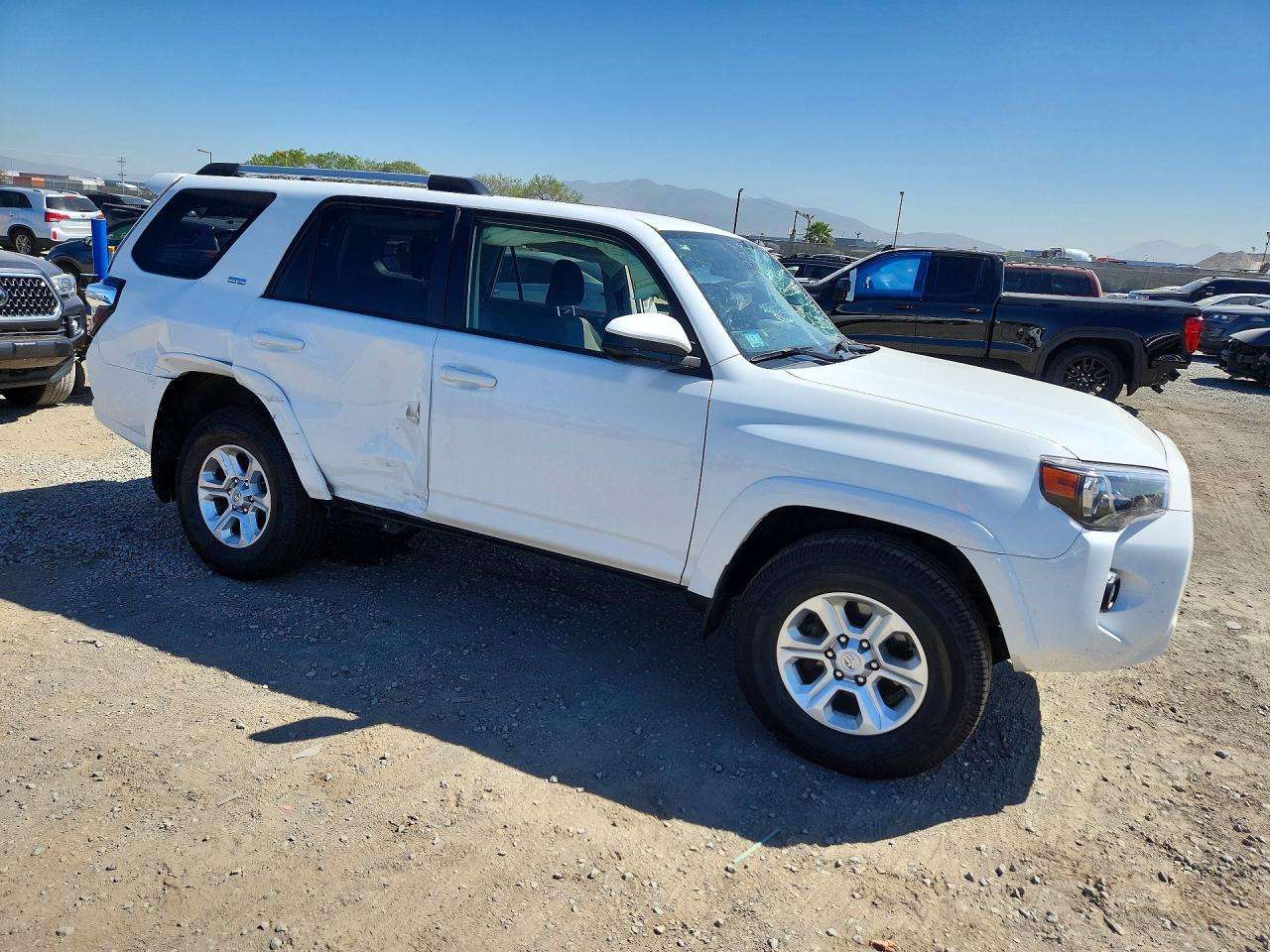 2022 Toyota 4Runner Sr5 - zdjęcie 4