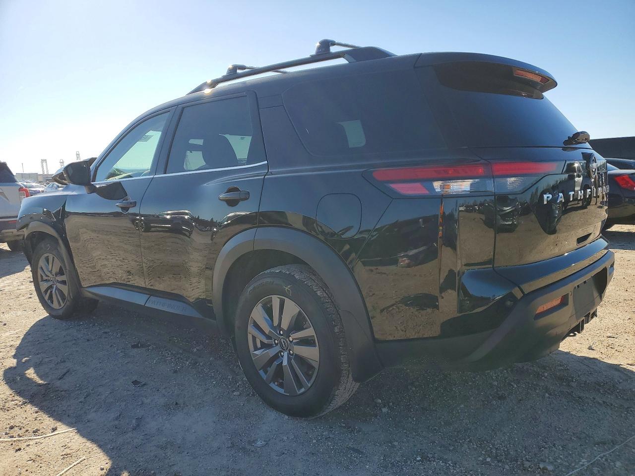 2025 Nissan Pathfinder Sv - zdjęcie 2