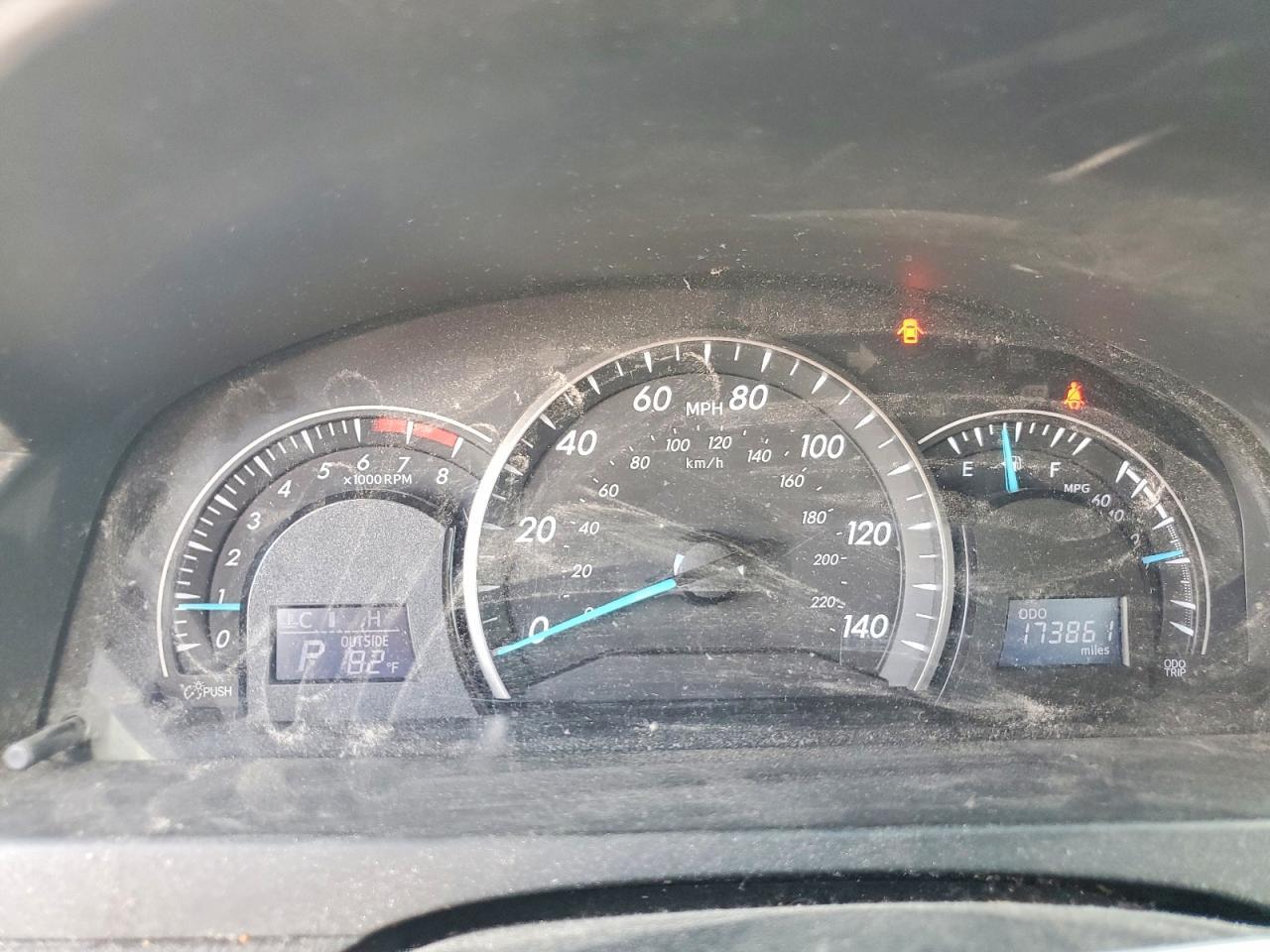 2013 Toyota Camry Le - zdjęcie 9