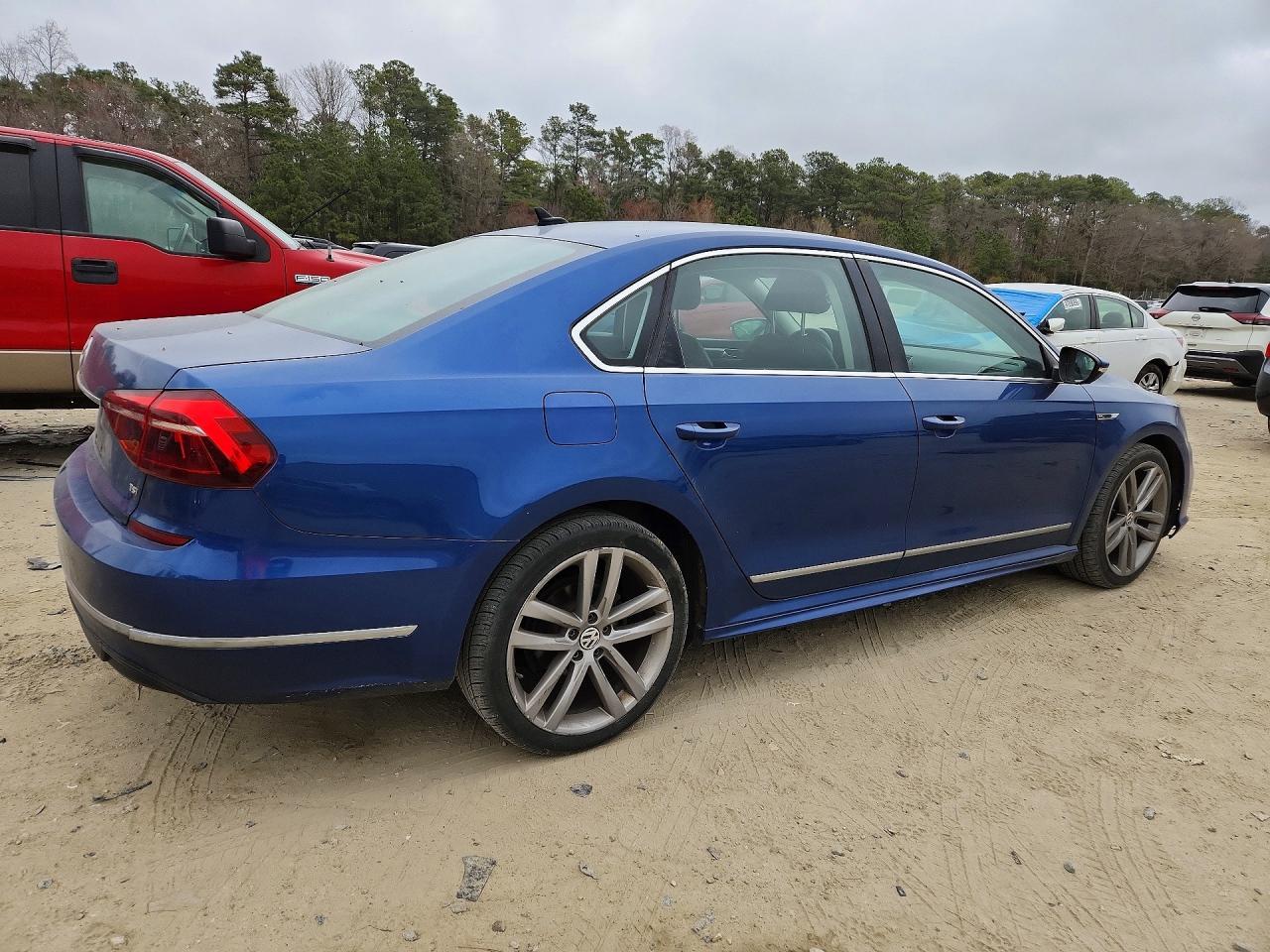 2017 Volkswagen Passat R-Line - zdjęcie 3