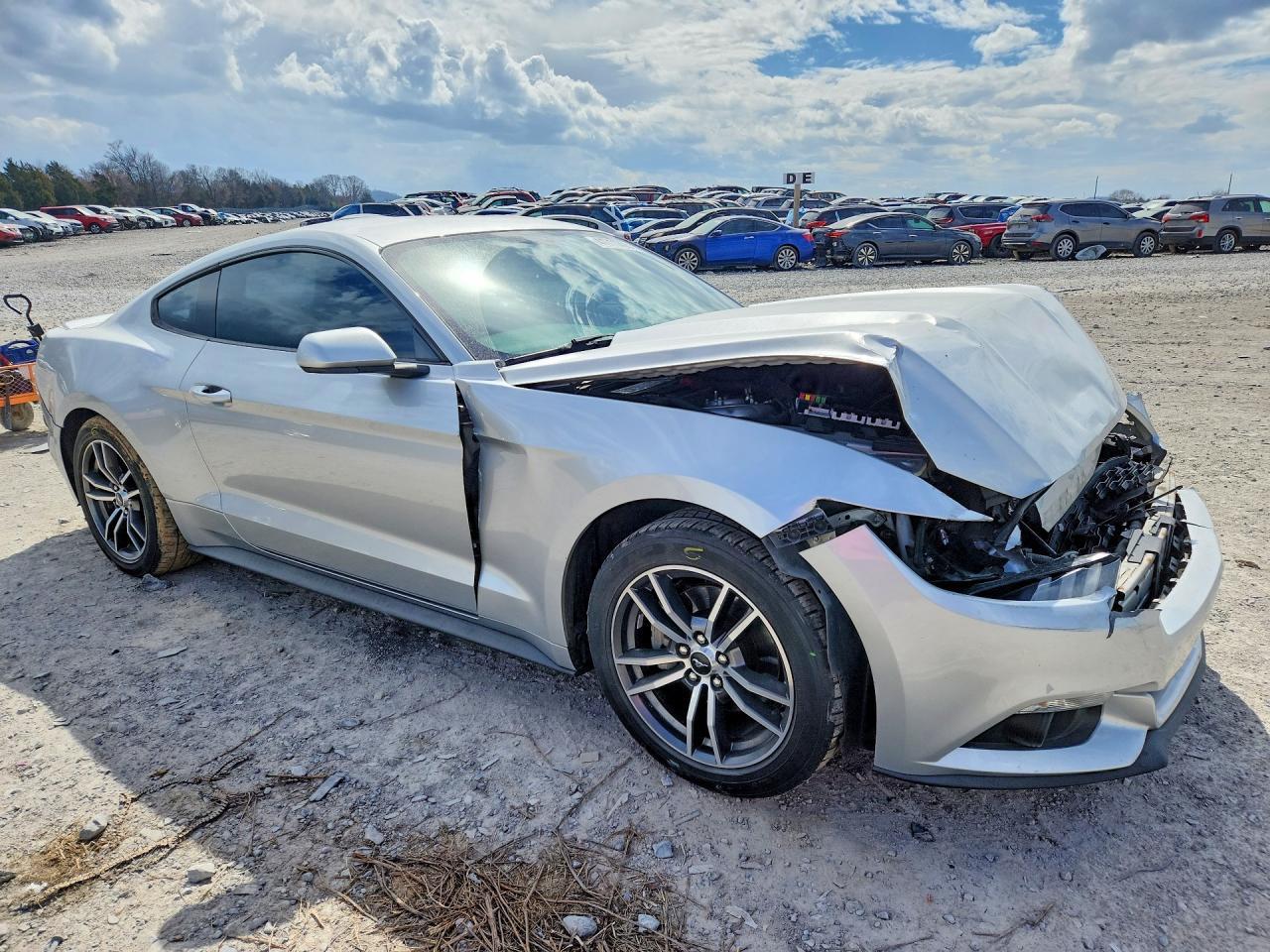 2017 Ford Mustang - zdjęcie 4