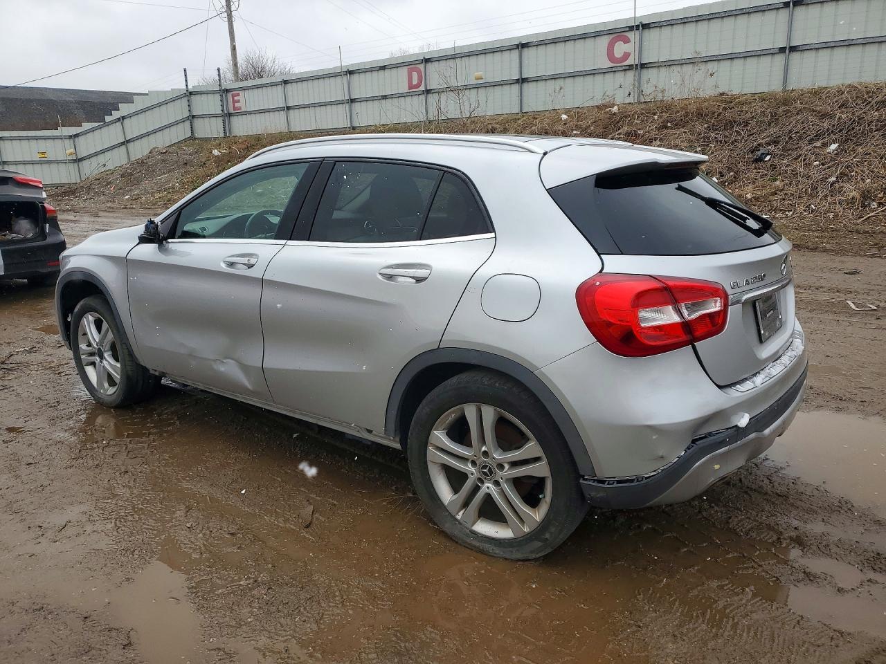 2018 Mercedes-Benz Gla 250 4Matic - zdjęcie 2