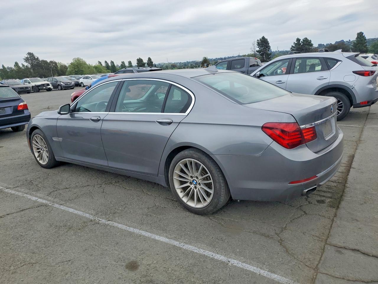 2014 BMW 750 Li - zdjęcie 2