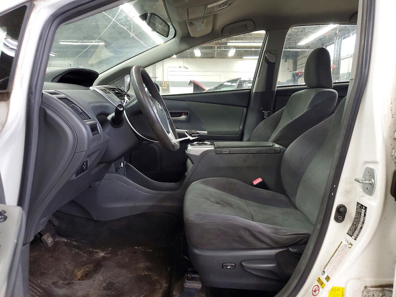 2013 Toyota Prius V Two - zdjęcie 7