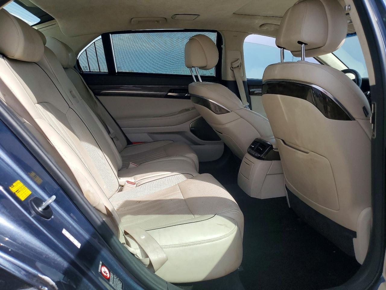 2017 Genesis G90 5.0 Ultimate - zdjęcie 10