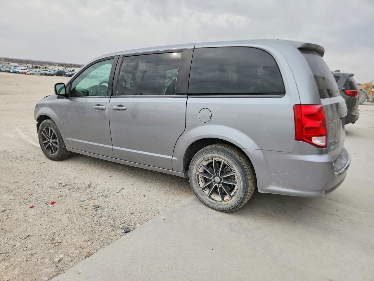2019 Dodge Grand Caravan Gt - zdjęcie 2