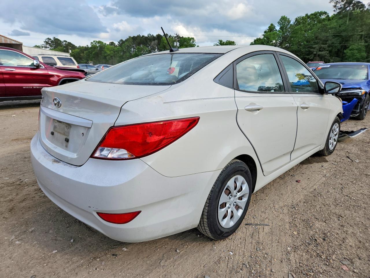 2016 Hyundai Accent Se - zdjęcie 3