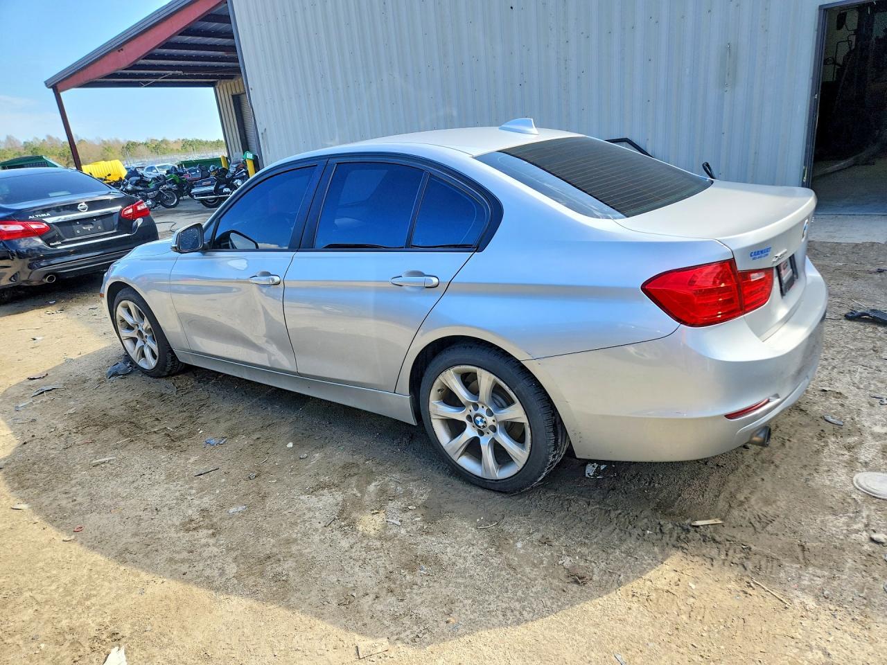2013 BMW 320 I xDrive - zdjęcie 2
