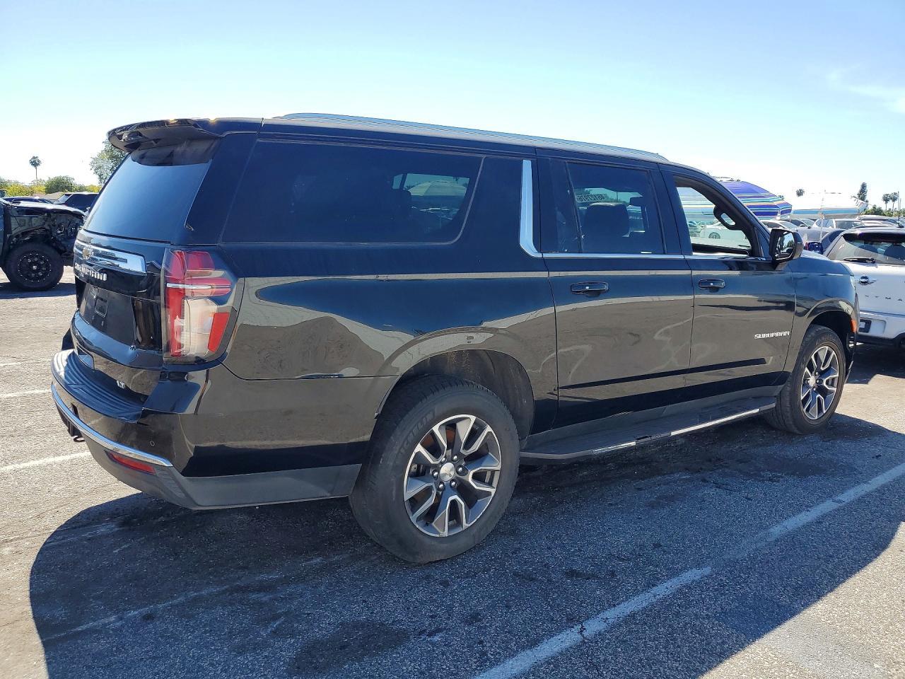 2022 Chev Suburban C - zdjęcie 3