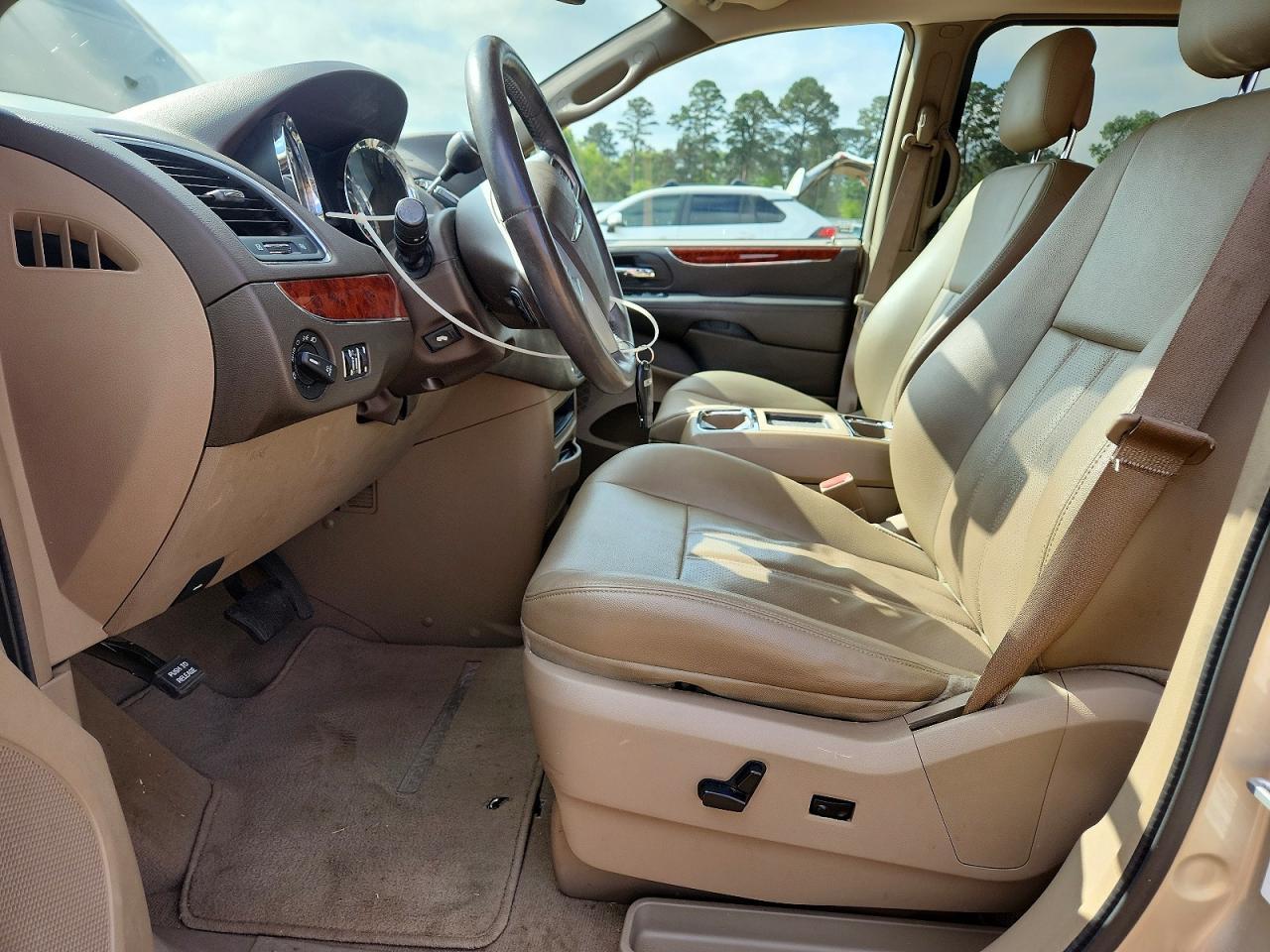 2013 Chrysler Town & Country Touring L - zdjęcie 7