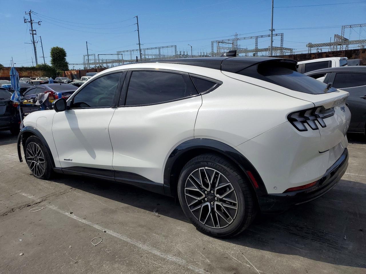 2024 Ford Mustang Mach-E Premium - zdjęcie 2