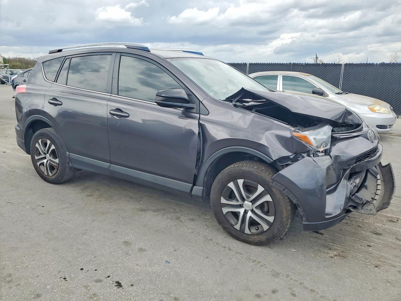 2018 Toyota Rav4 Le - zdjęcie 4