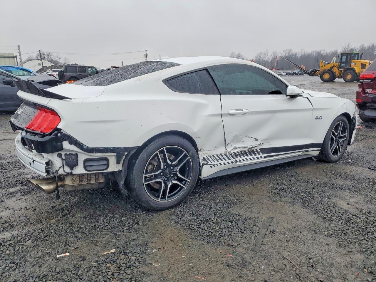 2023 Ford Mustang Gt - zdjęcie 3