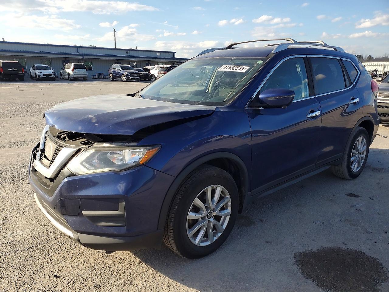 Nissan Rogue - zdjęcie 1