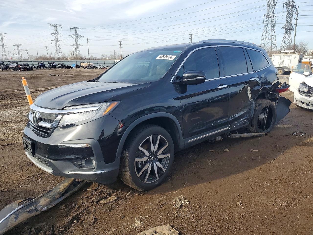 2021 Honda Pilot Touring - zdjęcie główne